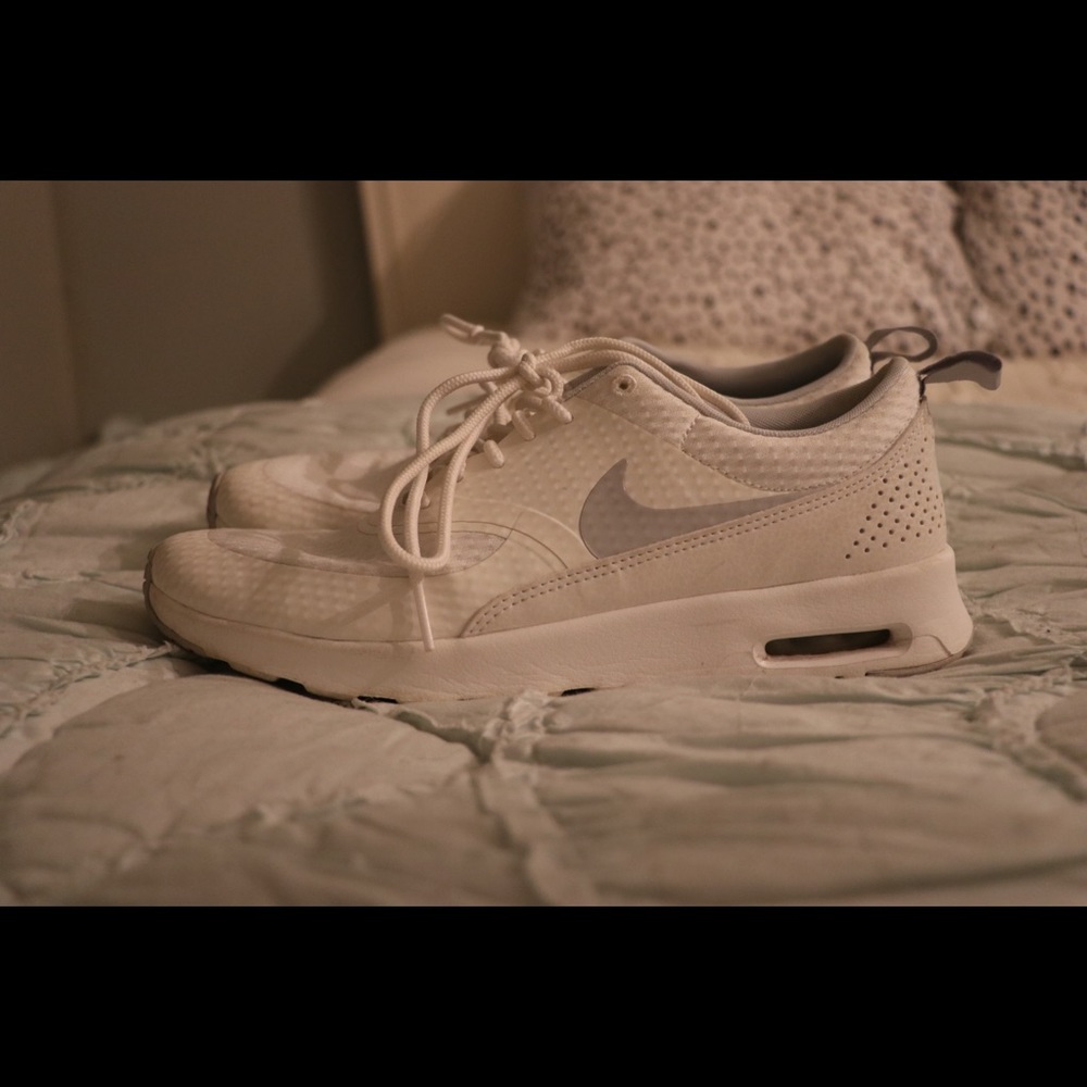 Nike Thea’s Tennis Shoes